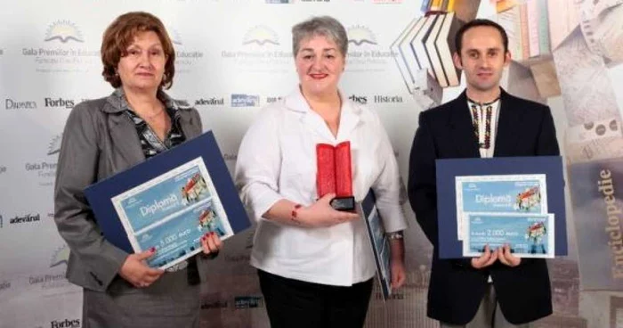 Învăţătoarea Gheorghiţa Grigore (foto stânga) la Gala Premiilor în Educaţie