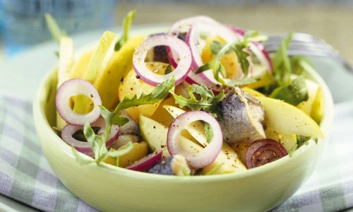 salata cu peste si cartofi jpeg