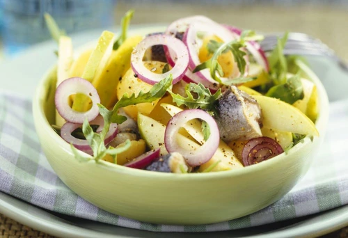 salata cu peste si cartofi jpeg