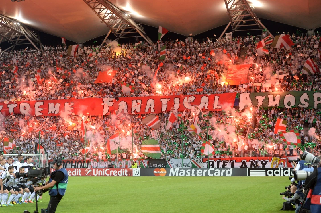 Suporteri ai echipei Legia Varşovia FOTO Mediafax