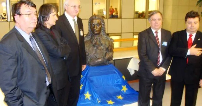 În incinta Parlamentului European a fost dezvelit bustul din bronz “Dimitrie Cantemir”. Foto: Irma Huculici