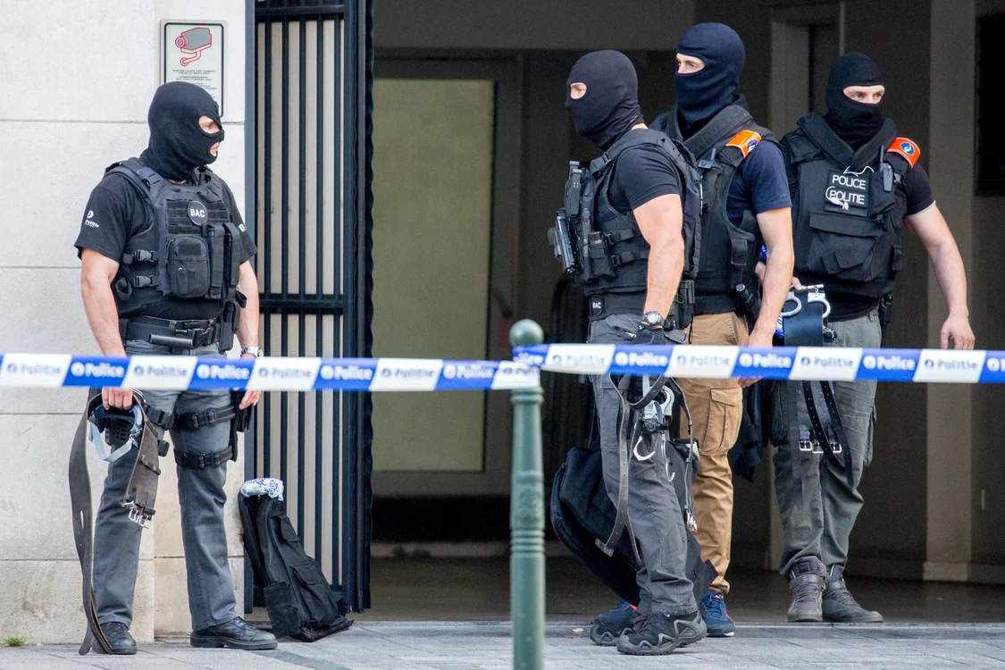 
    Polițiștii belgieni au făcut o razie la 40 de locuințe din Bruxelles și din zonăfoto: AP  