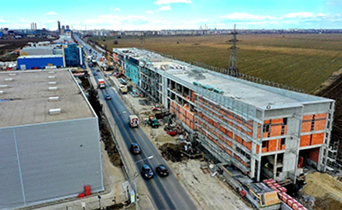 Pe şantierul staţiei de metrou se lucrează intens. Foto: Click!