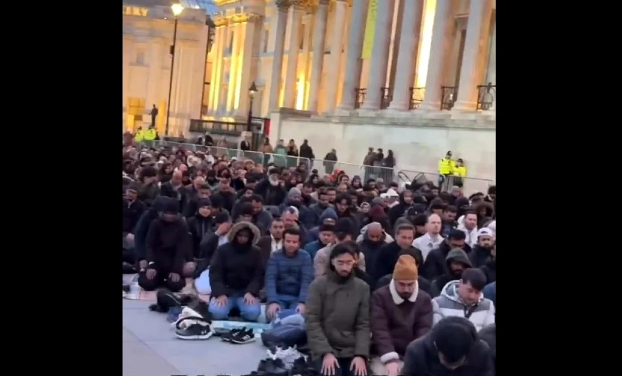Mii de oameni au păraticipat la rugăciunea colectivă. FOTO: captură video/Nick Timothy