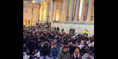 rugaciune Ramadan Londra captura video Nick Timothy jpg