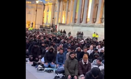 rugaciune Ramadan Londra captura video Nick Timothy jpg