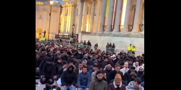 rugaciune Ramadan Londra captura video Nick Timothy jpg