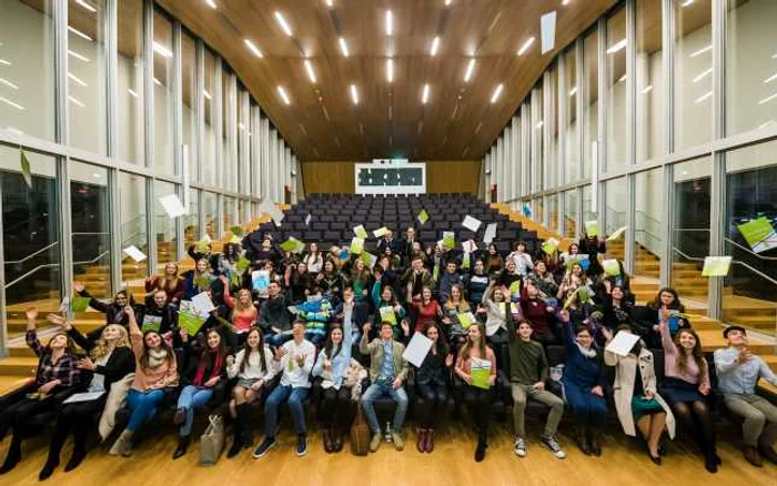 130 de elevi din Zalău primesc burse de merit FOTO TenarisSilcotub