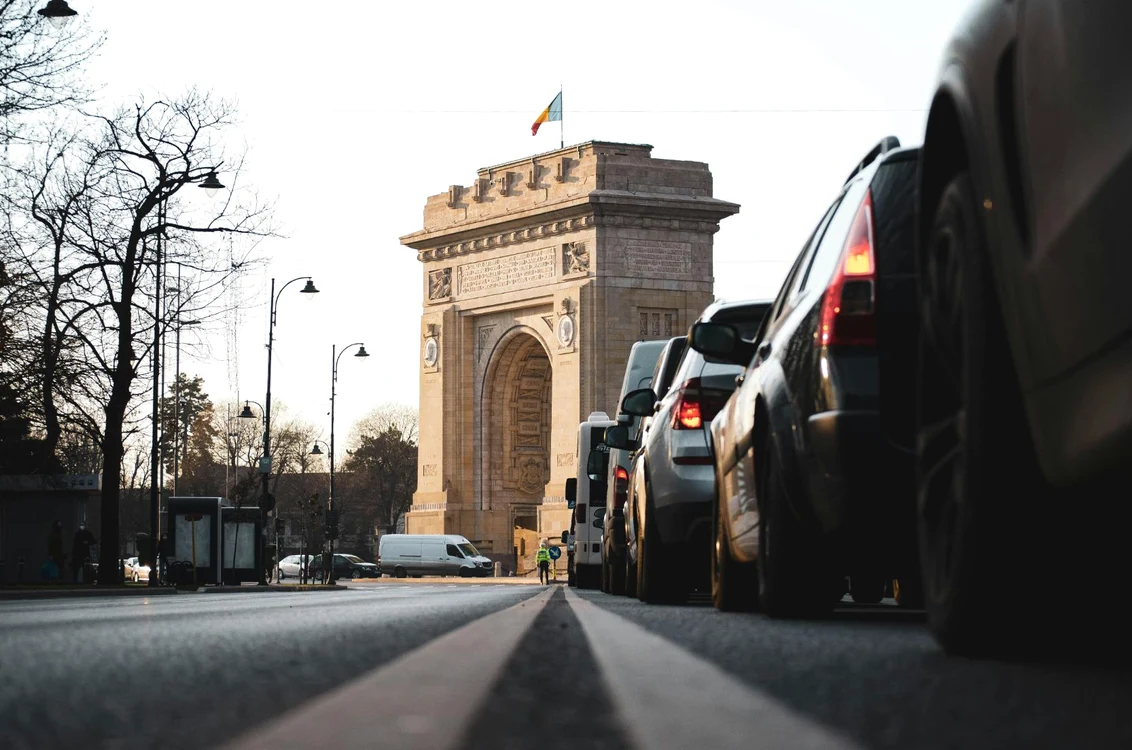 Avantajele închirierii unei mașini automate atunci când vizitezi Bucureștiul jpg