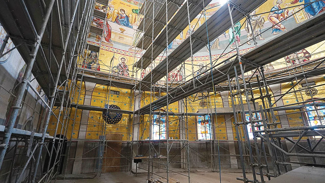 Principalele lucrări  care au loc în prezent  sunt cele de pictură  în interior