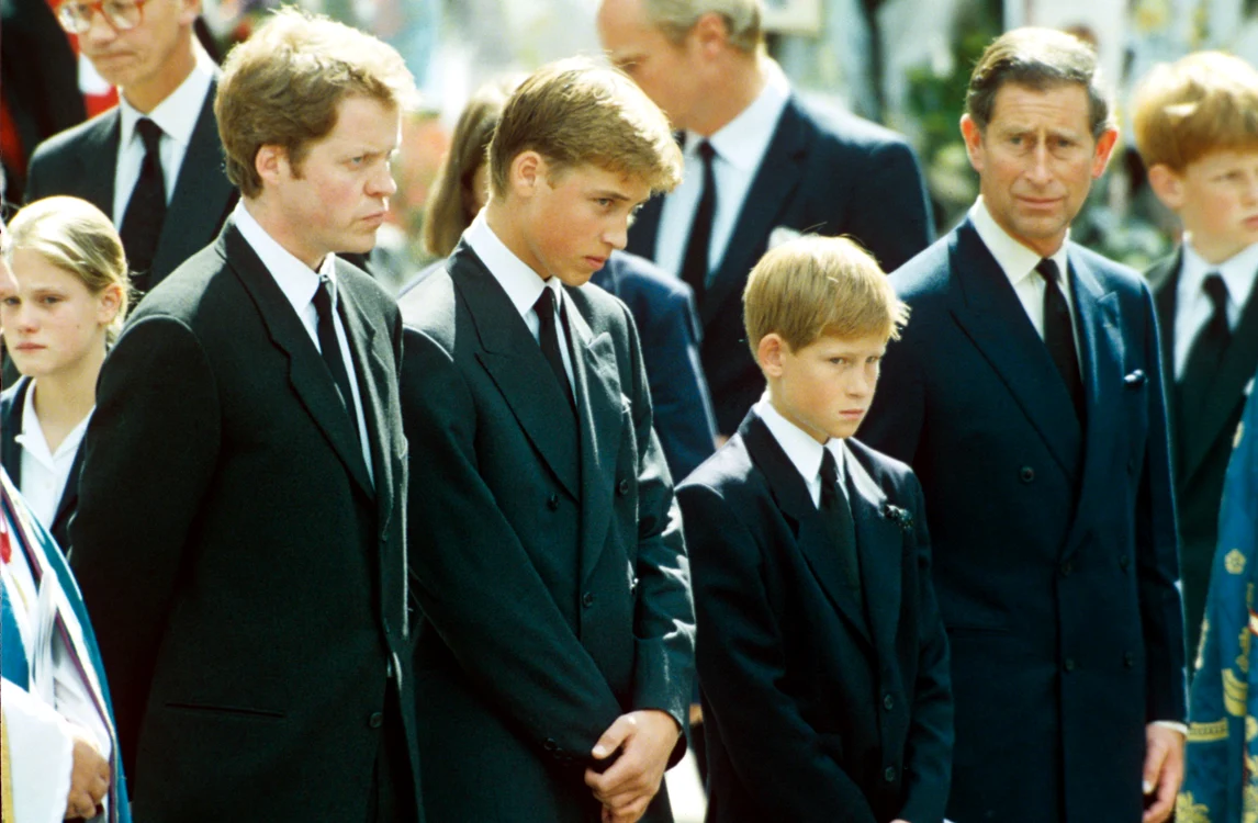 Harry, între William și Charles, la înmormântarea Dianei FOTO Profimedia