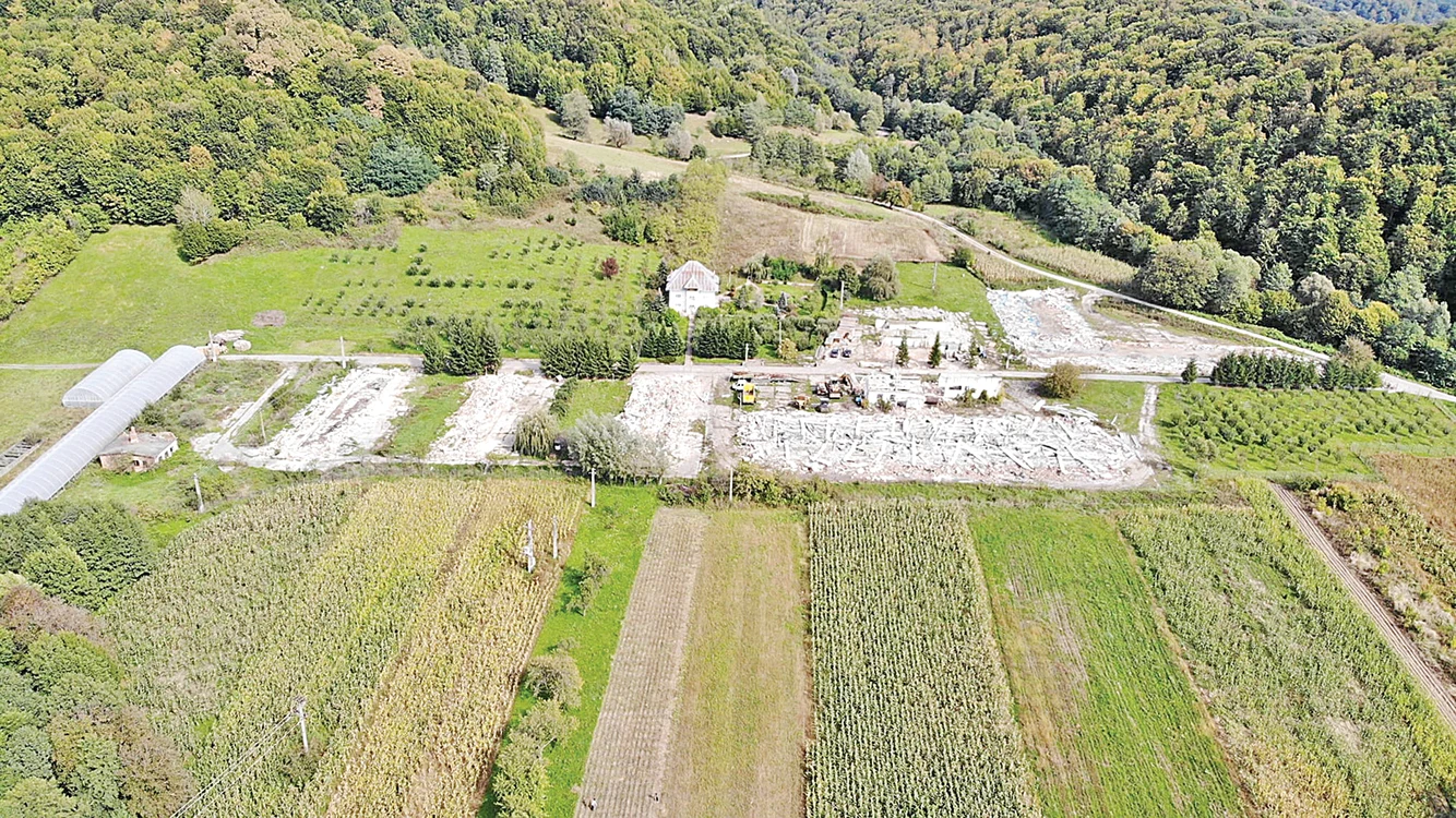 Pe acest teren  se va construi  noua mănăstire