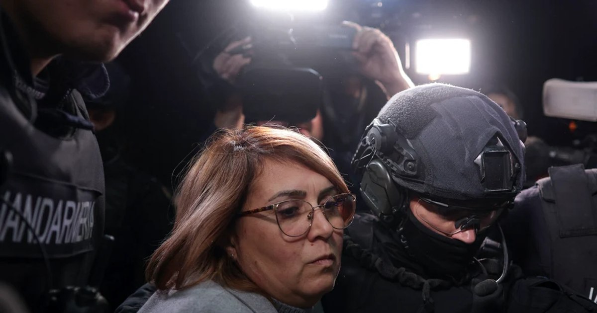 Laura Crișan, acuzată de uciderea tatălui, rămâne liberă după un scandal controversat