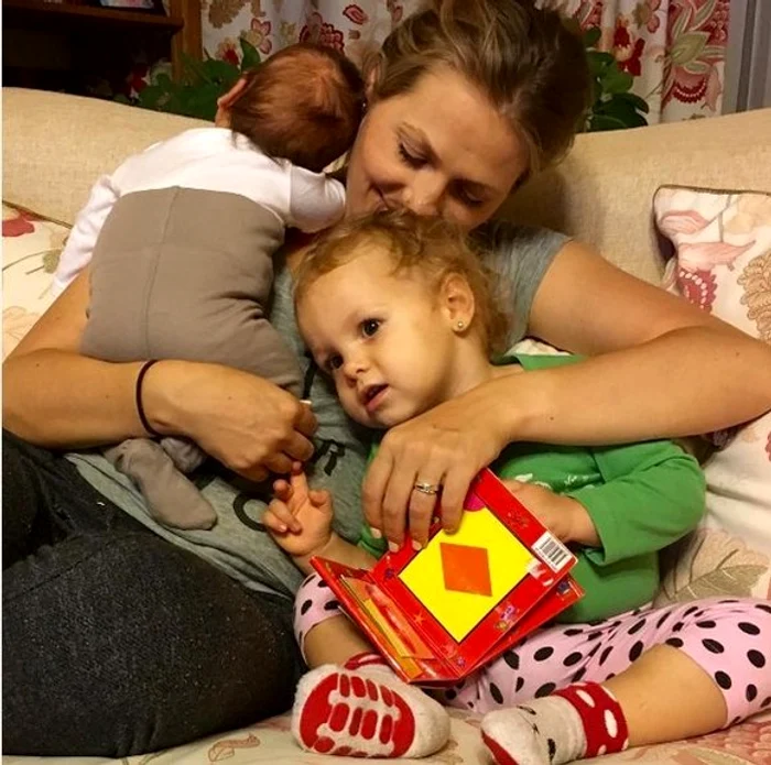 Mirela Boueranu Vaida şi cei doi copii ai săi 