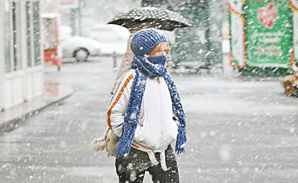 Frig pătrunzător pe 1 Decembrie. Unde sunt așteptate ninsori, cum va fi vremea la București