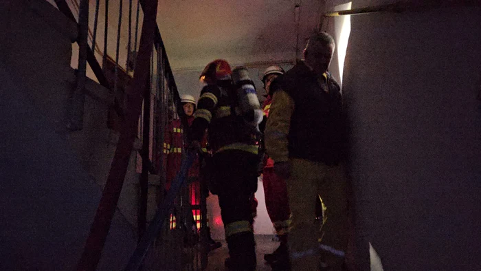 Opt persoane din bloc au fost evacuate FOTO: ISU Vaslui