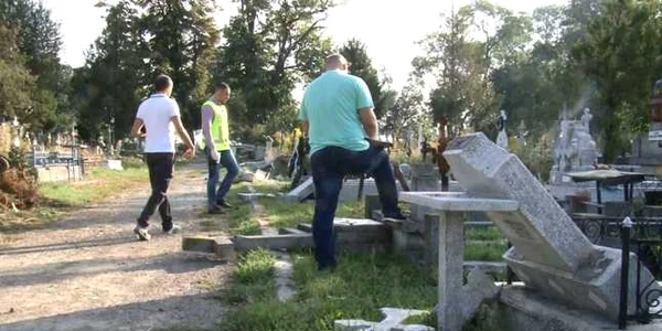 cimitir devastat 2