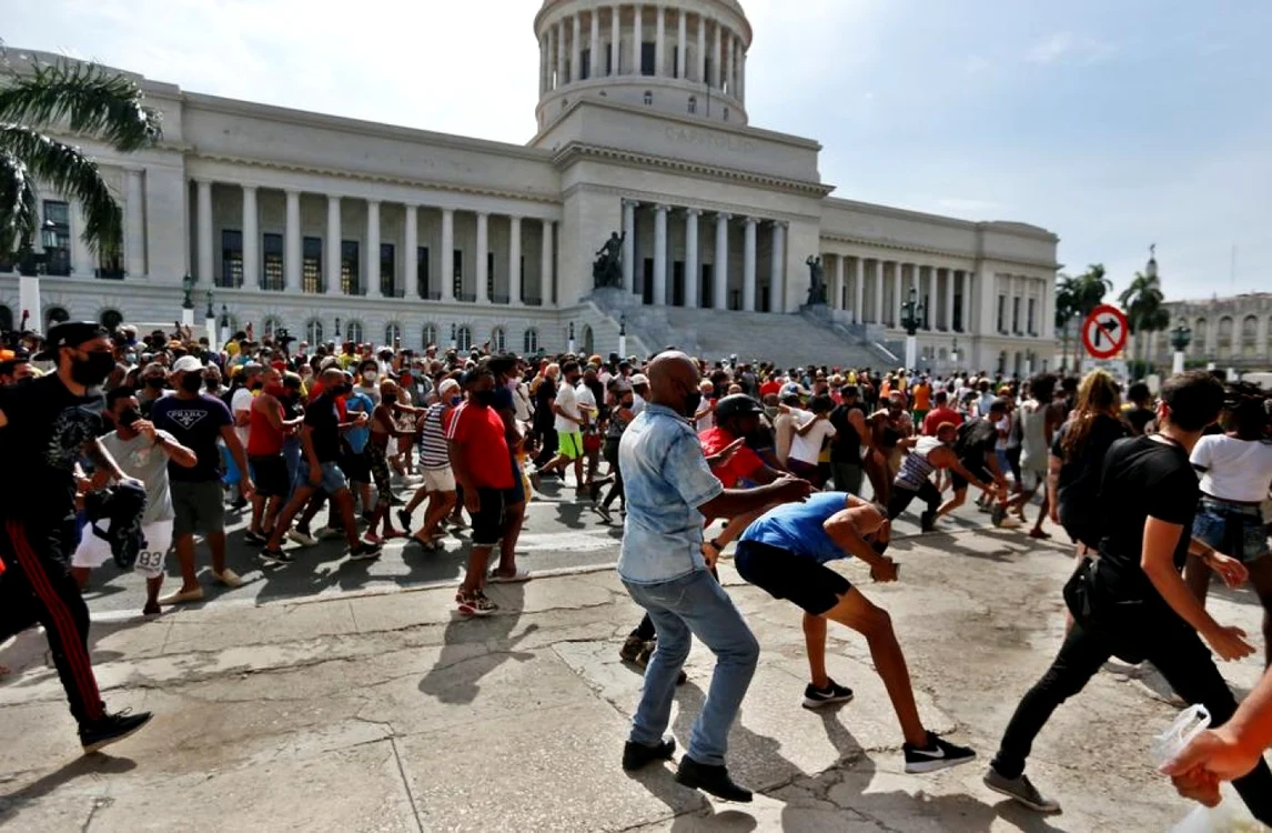 Protestele din Cuba, din data de 11 iulie au apărut ca urmare a unei campanii online a „contrarevoluţionarilor susţinuţi de Statele Unite”. FOTO EPA-EFE