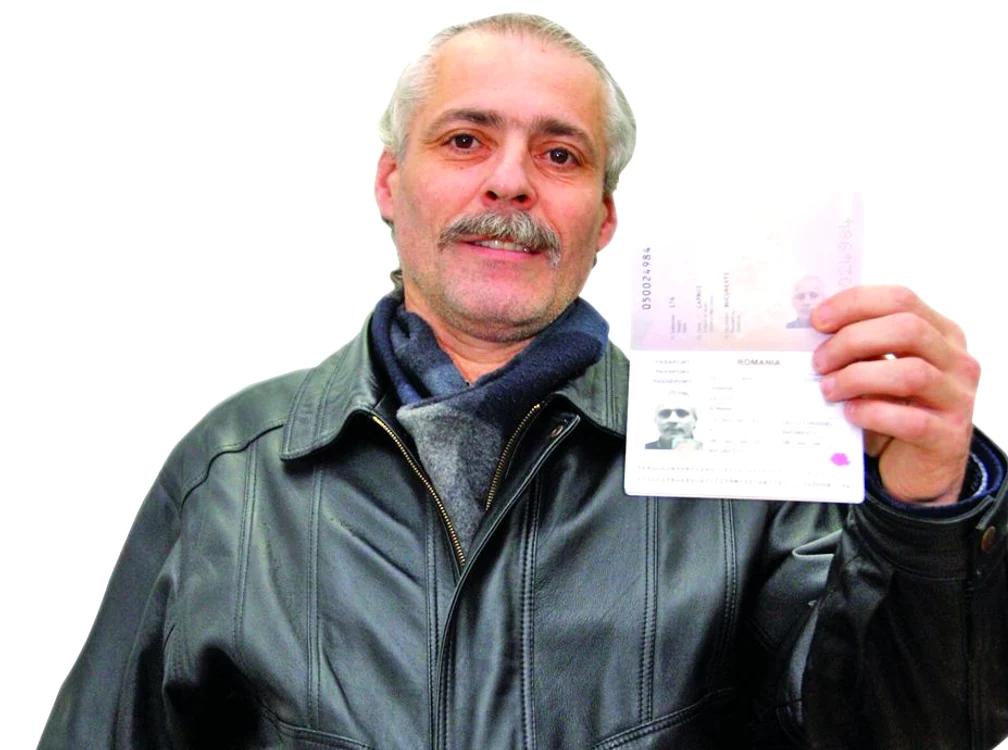 Vasile Gondor a aşteptat două săptămâni să-şi ridice paşaportul biometric. A plătit 266 de lei.