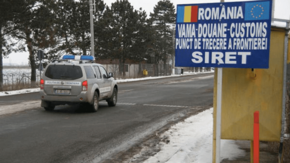 TNT, morfină și gloanțe, găsite la Vama Siret. Suspecții, trei bărbați îmbrăcați în haine militare