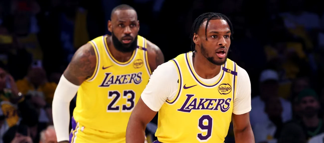 Legendarul LeBron James și fiul său Bronny James Foto/Getty