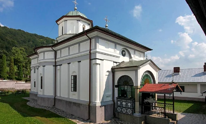 manastirea frasinei biserica mare jpg