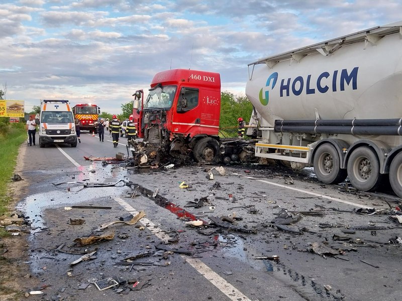Carnagiu în Dolj. Doi bărbați și-au pierdut viața în urma coliziunii între un autoturism și o autobetonieră. Traficul este blocat 