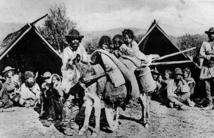 1910. Ţiganii din corturi suportau povara traiului la marginea societăţii FOTO: Guliver/Getty Images