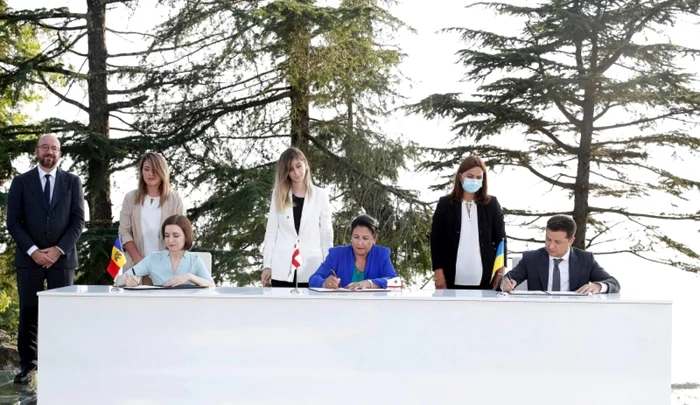 Preşedintele Republicii Moldova, Maia Sandu; preşedintele Georgiei, Salome Zourabichvili; preşedintele Ucrainei, Volodymyr Zelenskyy.