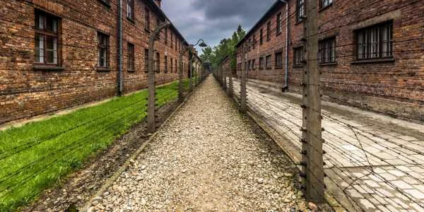 Auschwitz FOTO 123 RF 