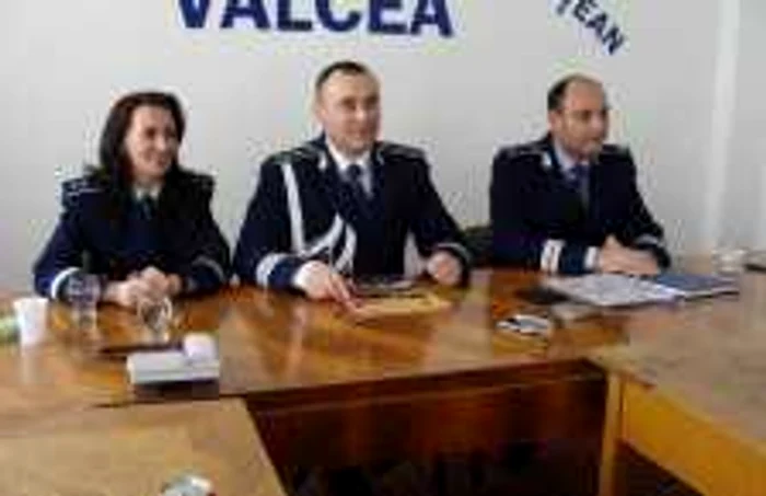 Seful Poltiei Valcea, cms. sef Eugen Neata (centru)