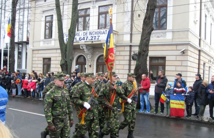 Paradă militară de Ziua Naţională a României la Galaţi Foto: Valentin Trufaşu