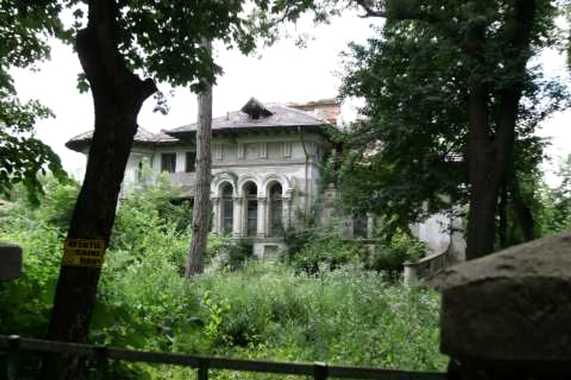 Concaul Miclescu, casa în care s-a filmat Enigma Otiliei, la un pas de prăbuşire