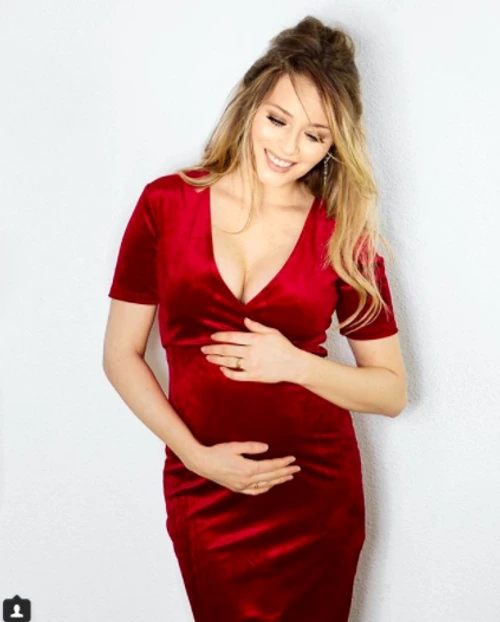laura cosoi png