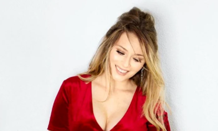 laura cosoi png