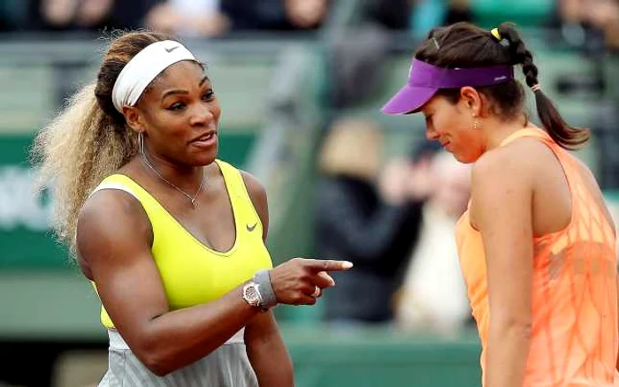 Muguruza (dreapta) a fost felicitată de Williams