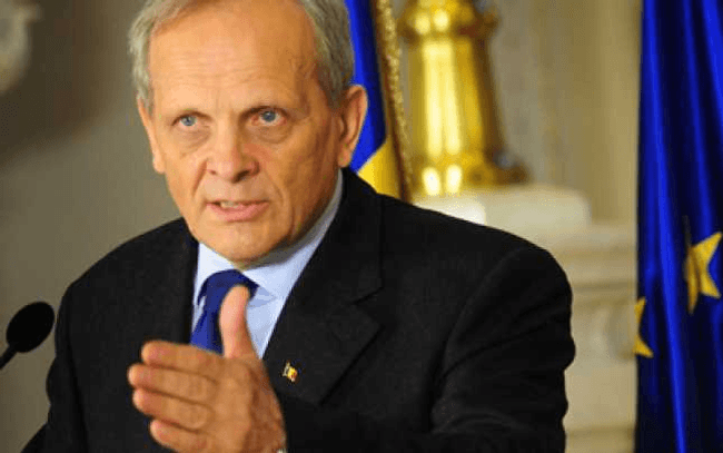 Europarlamentarul Theodor Stolojan susţine că, în situaţia în care băncile nu relaxează condiţiile, Guvernul şi Banca Naţională a României trebuie să găsească o soluţie colectivă pentru românii cu împrumuturi în franci elveţieni