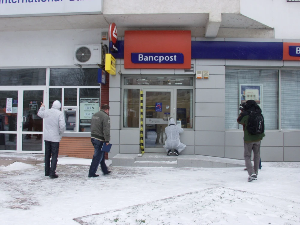Poliţiştii verifica cazul 