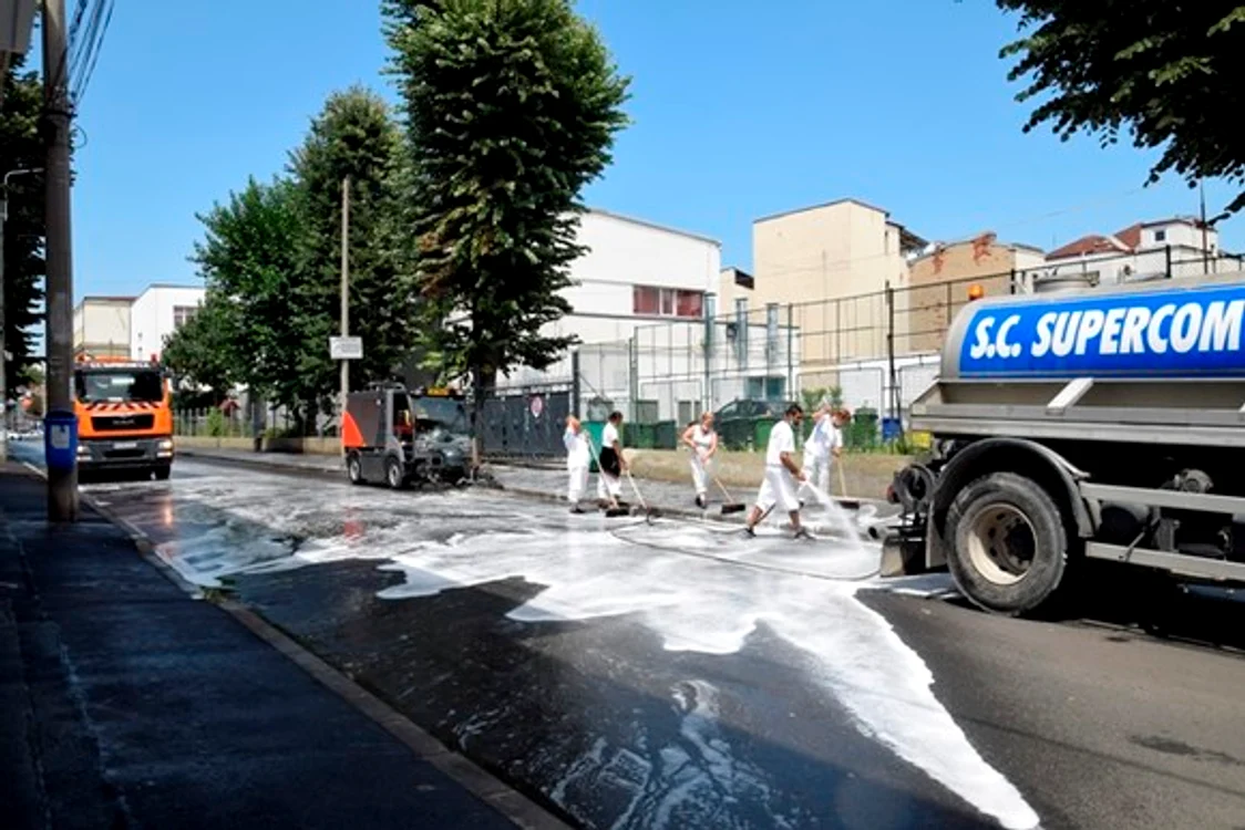 
    Străzile din sectorul 2 vor fi spălate mai des, după ce tariful a scăzut   