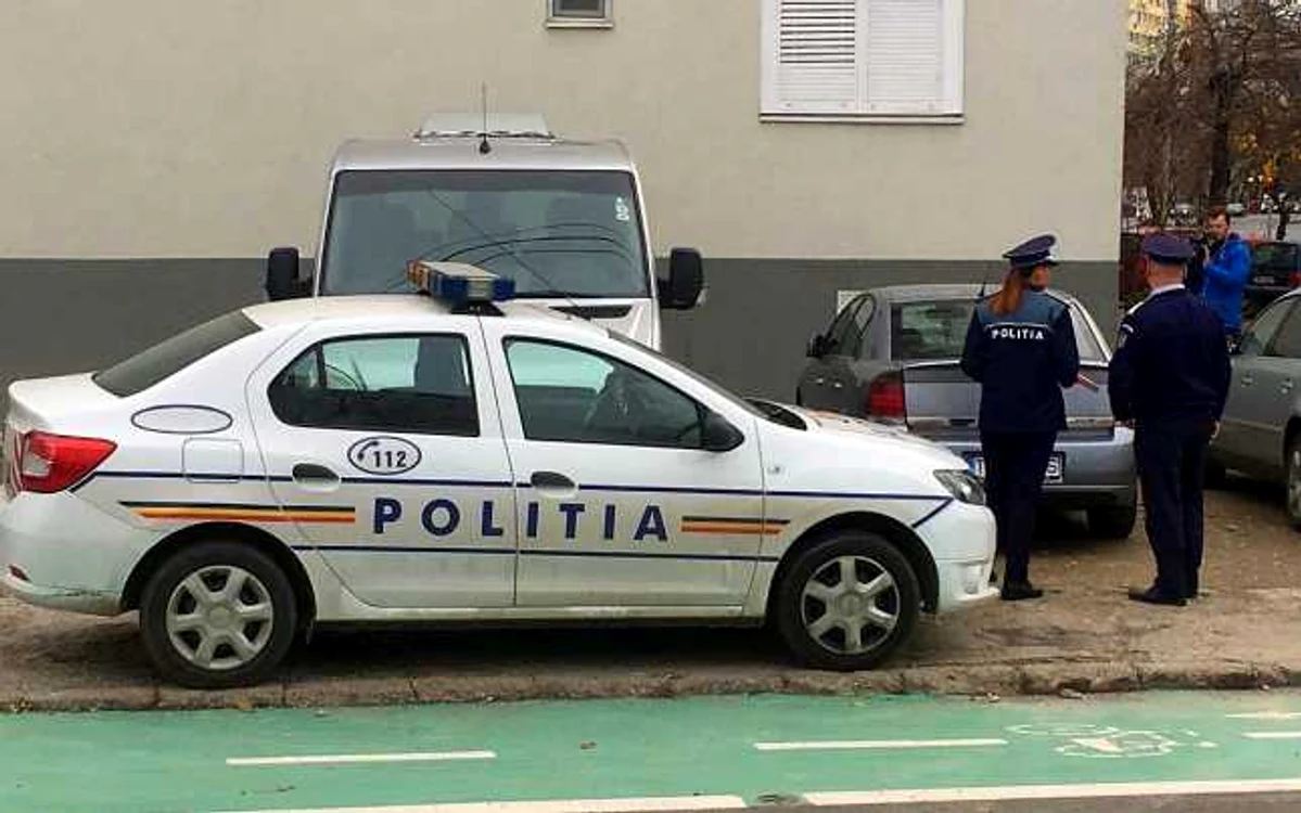 Copilul a căzut pe parbrizul unei maşini parcate lângă bloc FOTO pressalert.ro