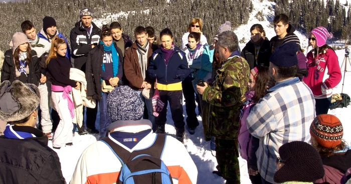 Viitorii cercetasi vor rosti rosti azi legamantul cercetasesc pe drumuri de munte