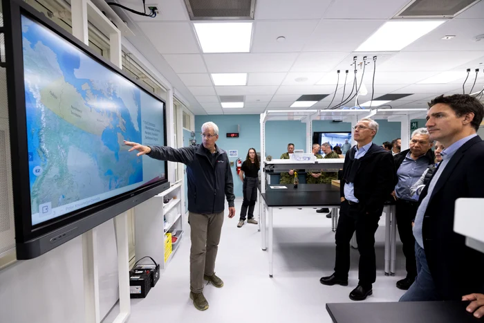 Secretarul general al  NATO e de părere că  cea mai scurtă cale a  rachetelor ruseşti spre  America