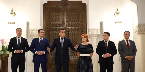 Nicușor Dan, președintele României, se întâlnește cu reprezentanții PSD, PNL și USR în timpul consultărilor cu partidele şi formaţiunile politice parlamentare în vederea desemnării candidatului la funcţia de prim-ministru, la Palatul Cotroceni din Bu