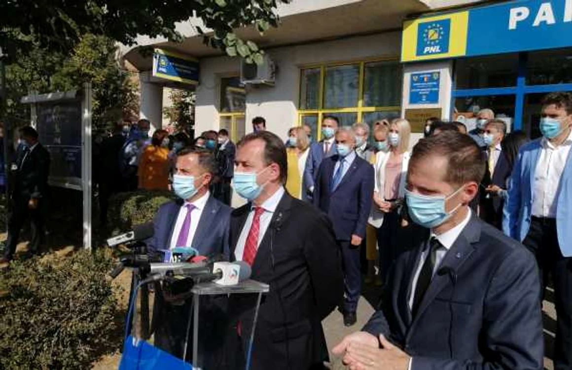 Ludovic Orban s-a aflat în turneu electoral în Vrancea FOTO: Ştefan Borcea