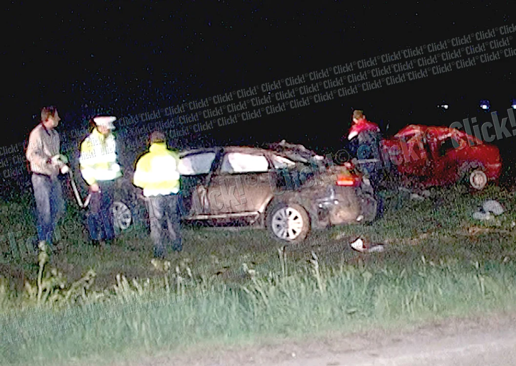Autoturismul Ford în care se afla tânăra  vinovată de accident s-a izbit violent de  un Audi care circula regulamentar