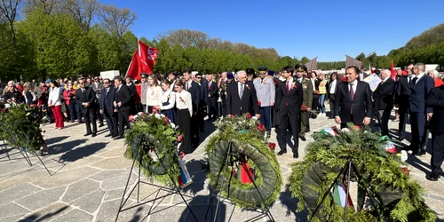 depuneri coroane ambasada rusiei in germania foto ambasada ruusiei germania png
