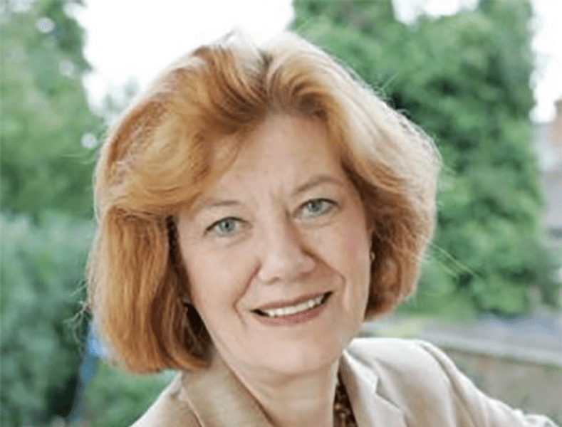 O criminală devenită scriitoare de romane polițiste a murit la 84 de ani. Povestea fascinantă a lui Anne Perry