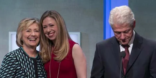 În faţa fotografilor,  familia Clinton afişează  o atitudine extrem de  pozitivă şi lipsită de griji jpeg