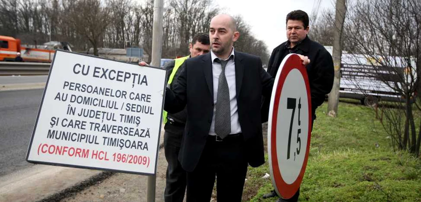 Vlad Hagiu, preşedinte al unei asociaţii a camionagiilor, a demontat ilegal indicatoarele