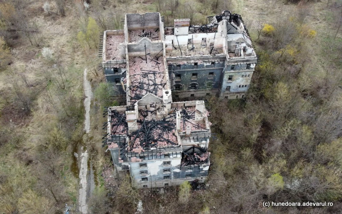 cladirea istorica fosta scoala de ucenici din hunedoara foto daniel guta adevarul